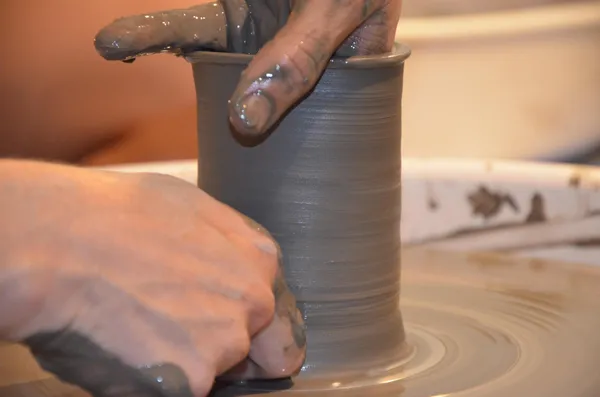 Tournez votre pièce en céramique avec Marie-Laure - Image n°4 - Wecandoo