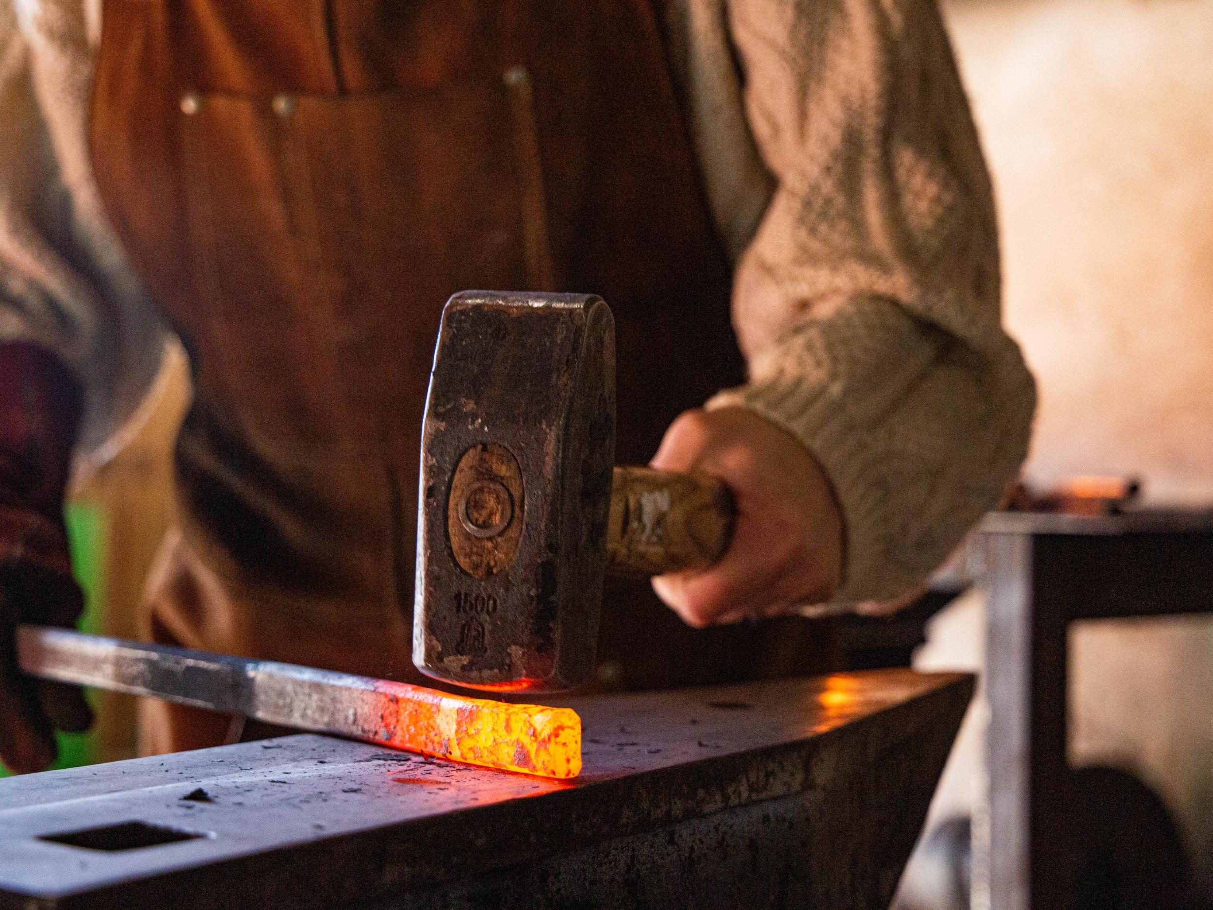 Forgez votre couteau damas sur une journée avec Thibaud - Image n°2 - Wecandoo
