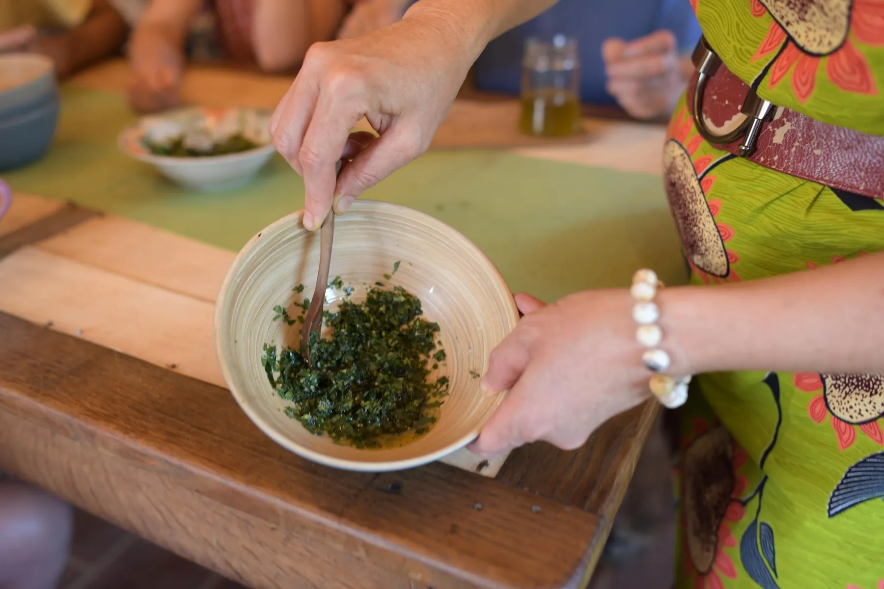 Cuisinez un repas complet à base de plantes sauvages avec Isabelle - Image n°2 - Wecandoo