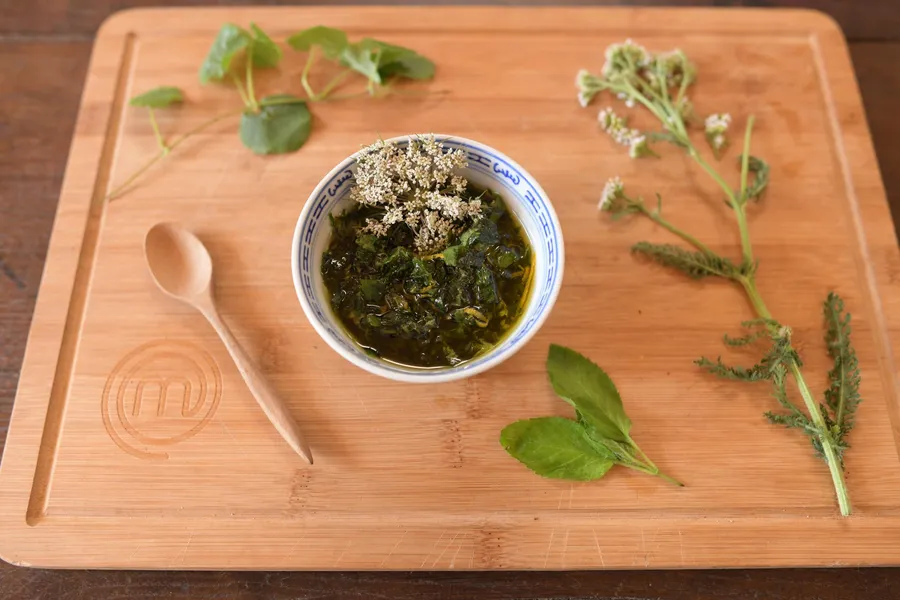 Cuisinez un repas complet à base de plantes sauvages avec Isabelle - Image n°1 - Wecandoo
