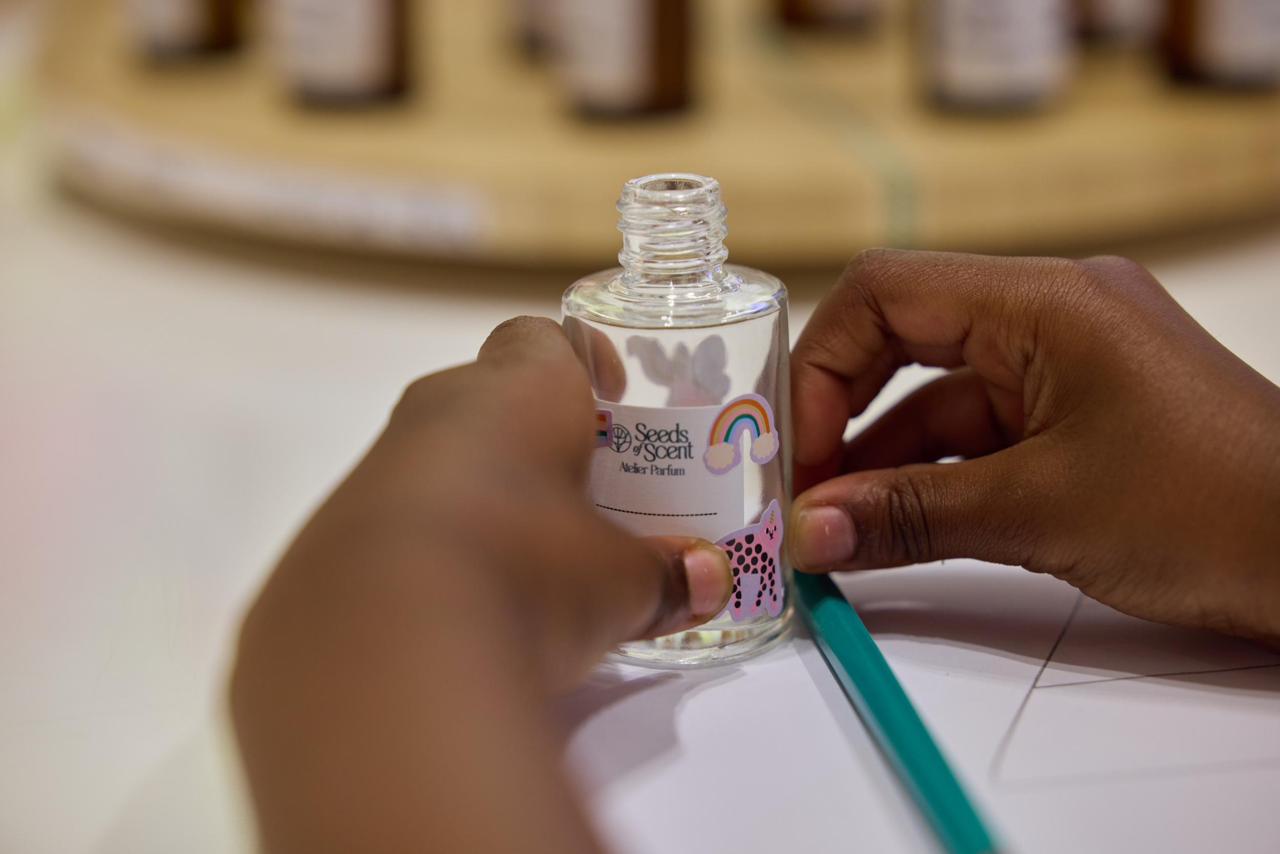 Réalisez un parfum avec votre enfant