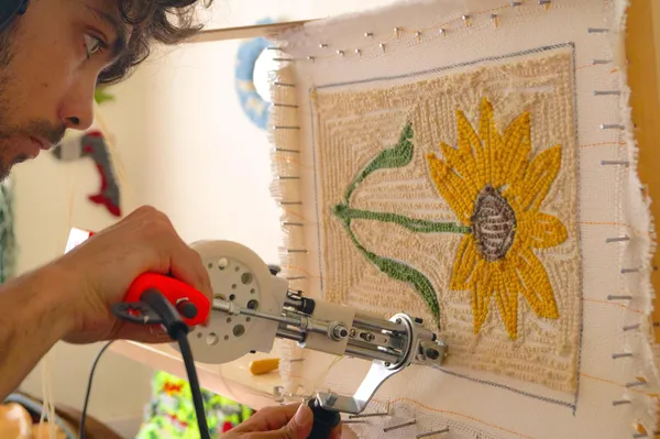 Initiez-vous au tufting avec Emanuel - Image n°2 - Wecandoo