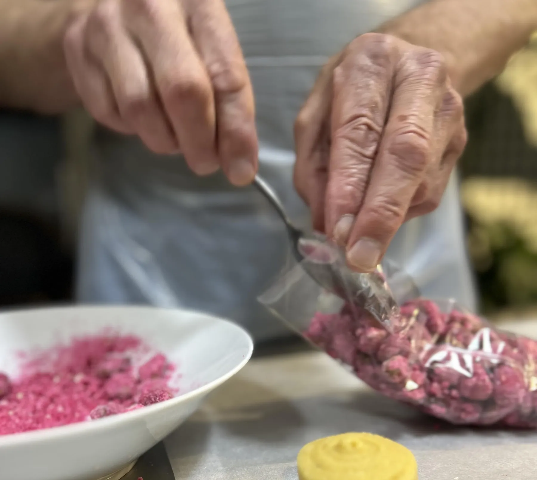 Réalisez une tarte à la praline rose lyonnaise avec Thierry-Rodolphe - Image n°3 - Wecandoo