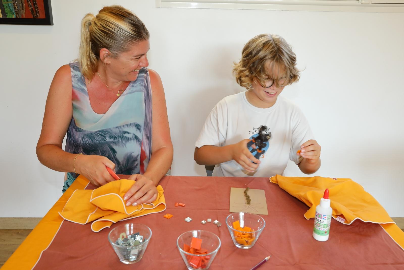 Initiez-vous à la mosaïque en duo avec votre enfant, accompagnés par Émilie - Image n°4 - Wecandoo