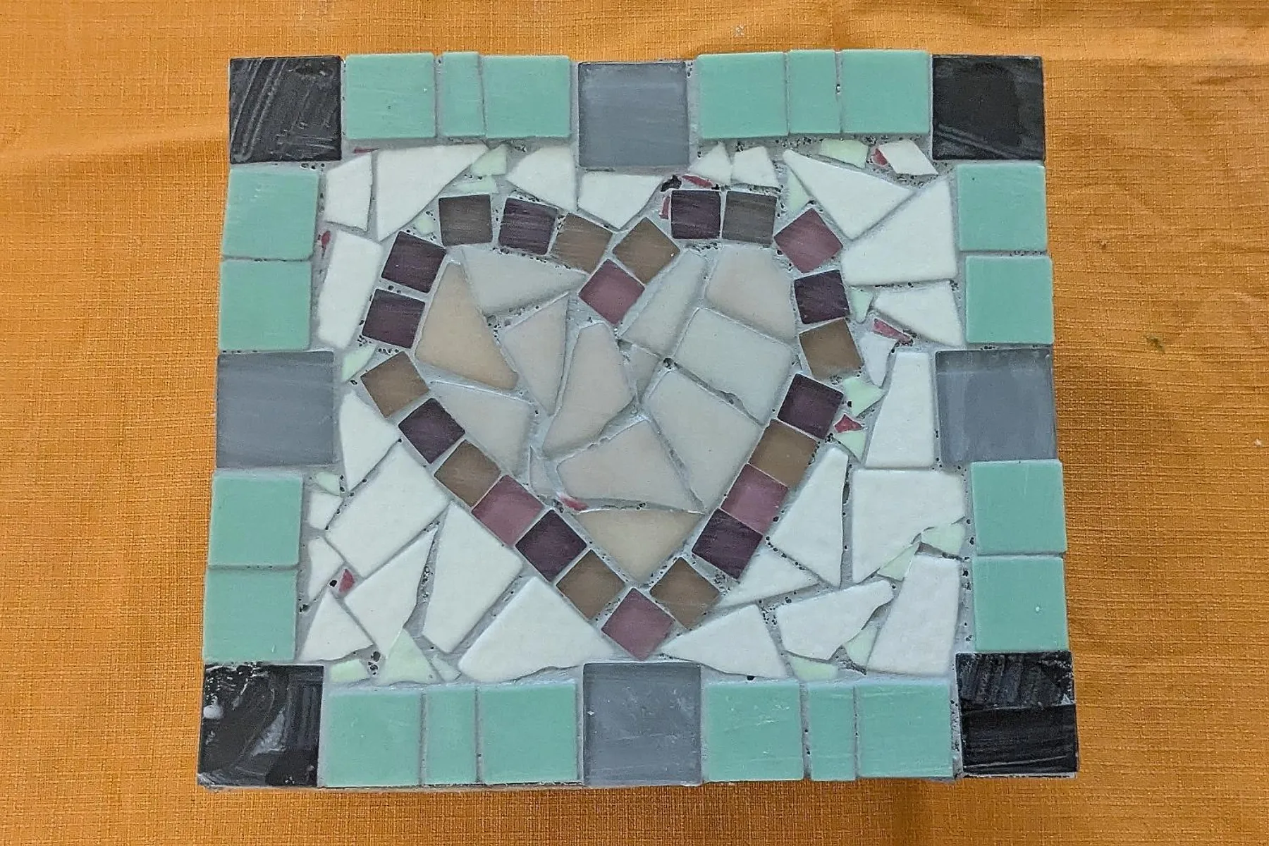 Initiez-vous à la mosaïque en duo avec votre enfant, accompagnés par Émilie - Image n°1 - Wecandoo