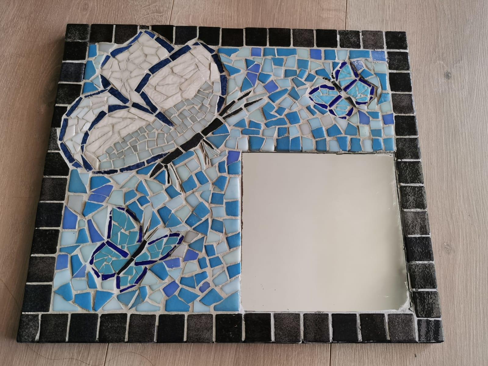 Réalisez votre grand miroir ou cadre photo en mosaïque sur une journée avec Émilie - Image n°8 - Wecandoo