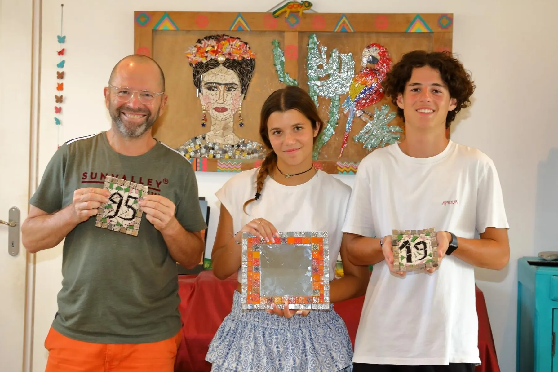 Réalisez votre miroir ou numéro de porte en mosaïque avec Émilie - Image n°3 - Wecandoo