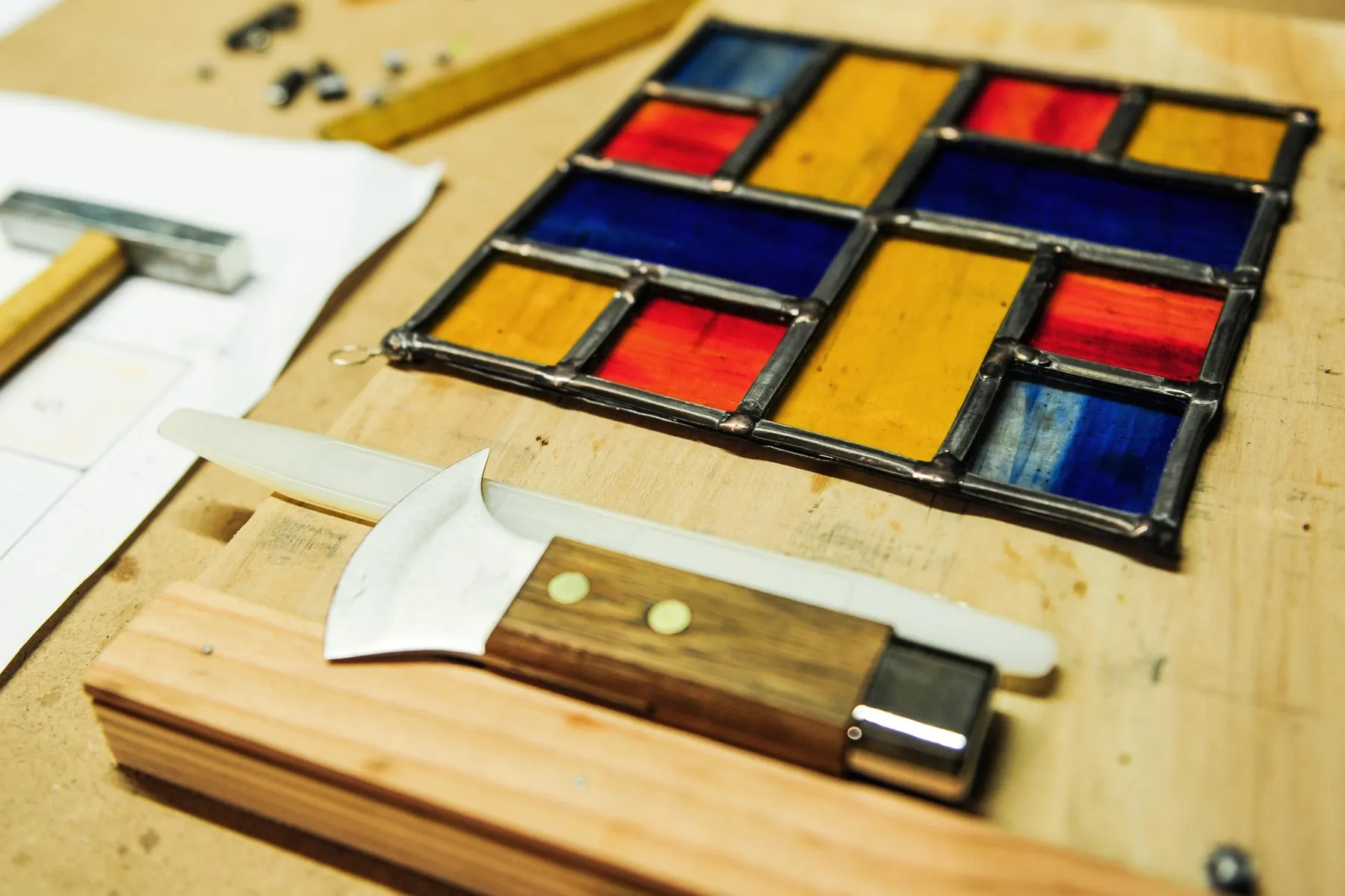 Initiez-vous à l'art du vitrail sur une demi-journée avec Corentin - Image n°1 - Wecandoo