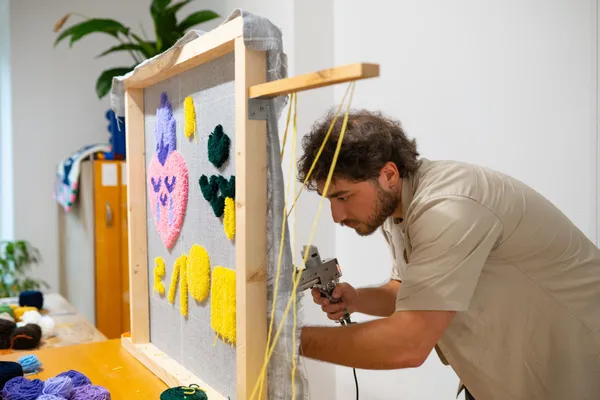 Initiez-vous au tufting avec Manon, à Strasbourg - Image n°2 - Wecandoo