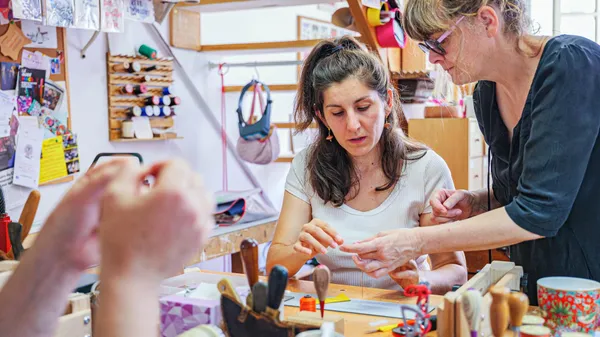 Réalisez votre petit sac cuir avec Nina - Image n°4 - Wecandoo