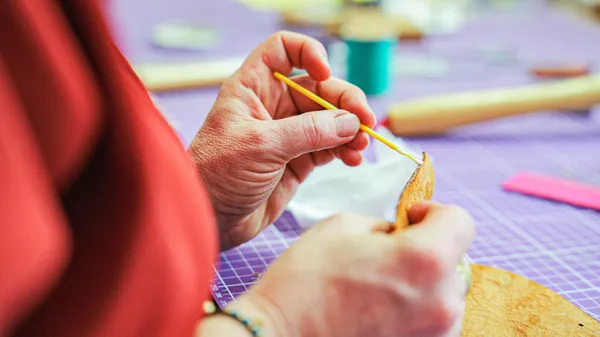 Réalisez votre petit sac cuir avec Nina - Image n°1 - Wecandoo