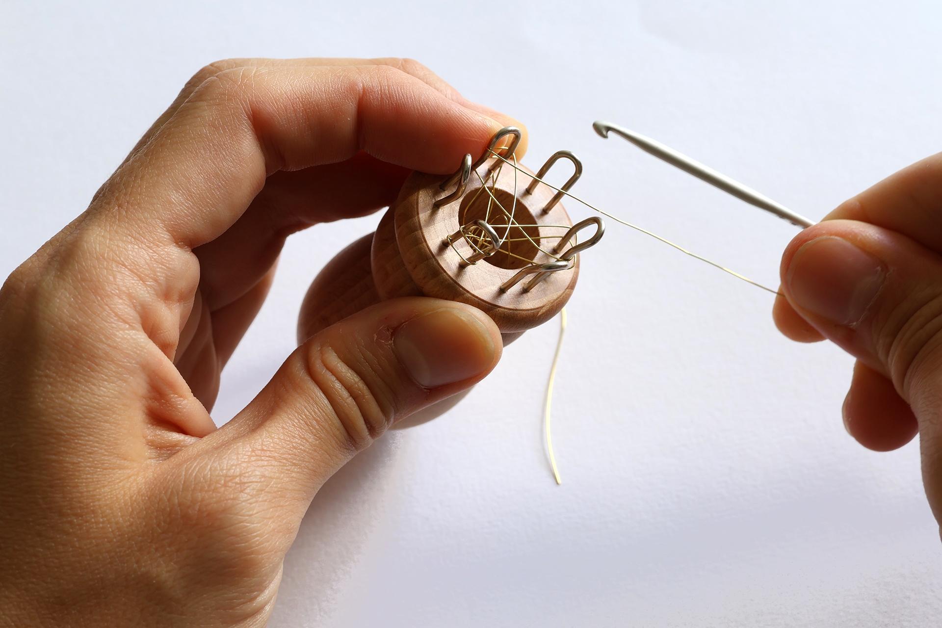 Réalisez vos bijoux en fil métallique doré ou argenté avec Marie - Image n°7 - Wecandoo
