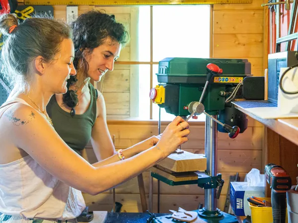 Réalisez votre kit apéro en bois en duo avec Aude, à Annecy - Image n°3 - Wecandoo