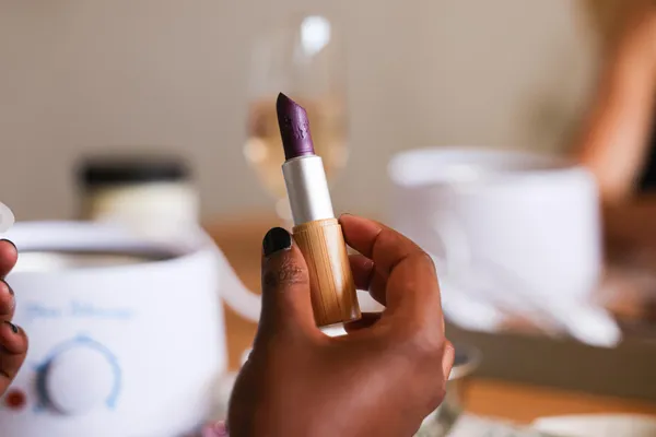 Créez votre rouge à lèvres nourrissant avec Cécile - Image n°1 - Wecandoo