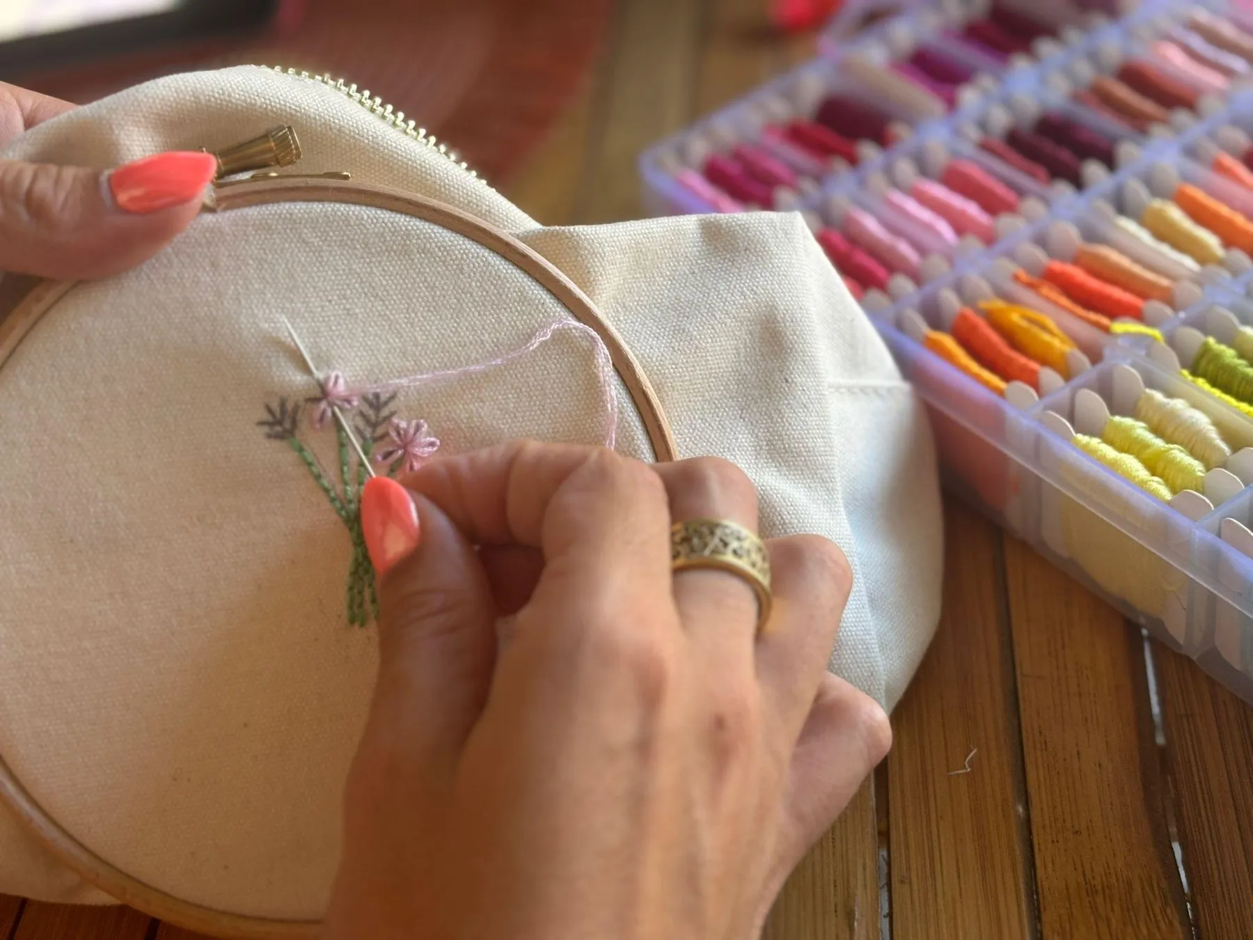 Brodez votre trousse avec Léa au coeur de la calanque de Callelongue - Image n°4 - Wecandoo