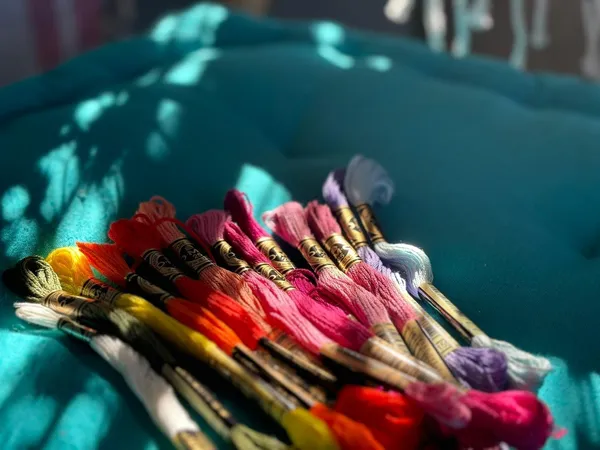 Brodez votre trousse avec Léa au coeur de la calanque de Callelongue - Image n°2 - Wecandoo