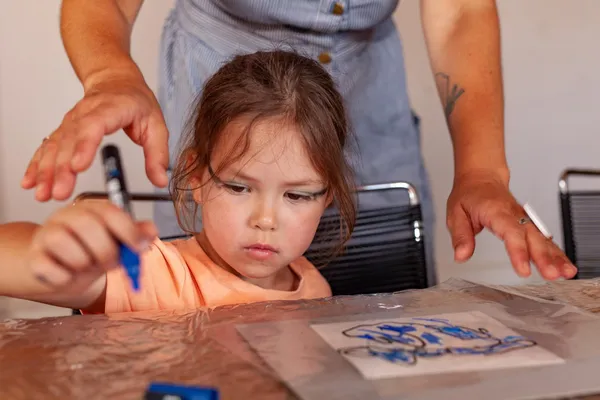 Réalisez vos cyanotypes en duo avec votre enfant, accompagnés de Pauline - Image n°2 - Wecandoo