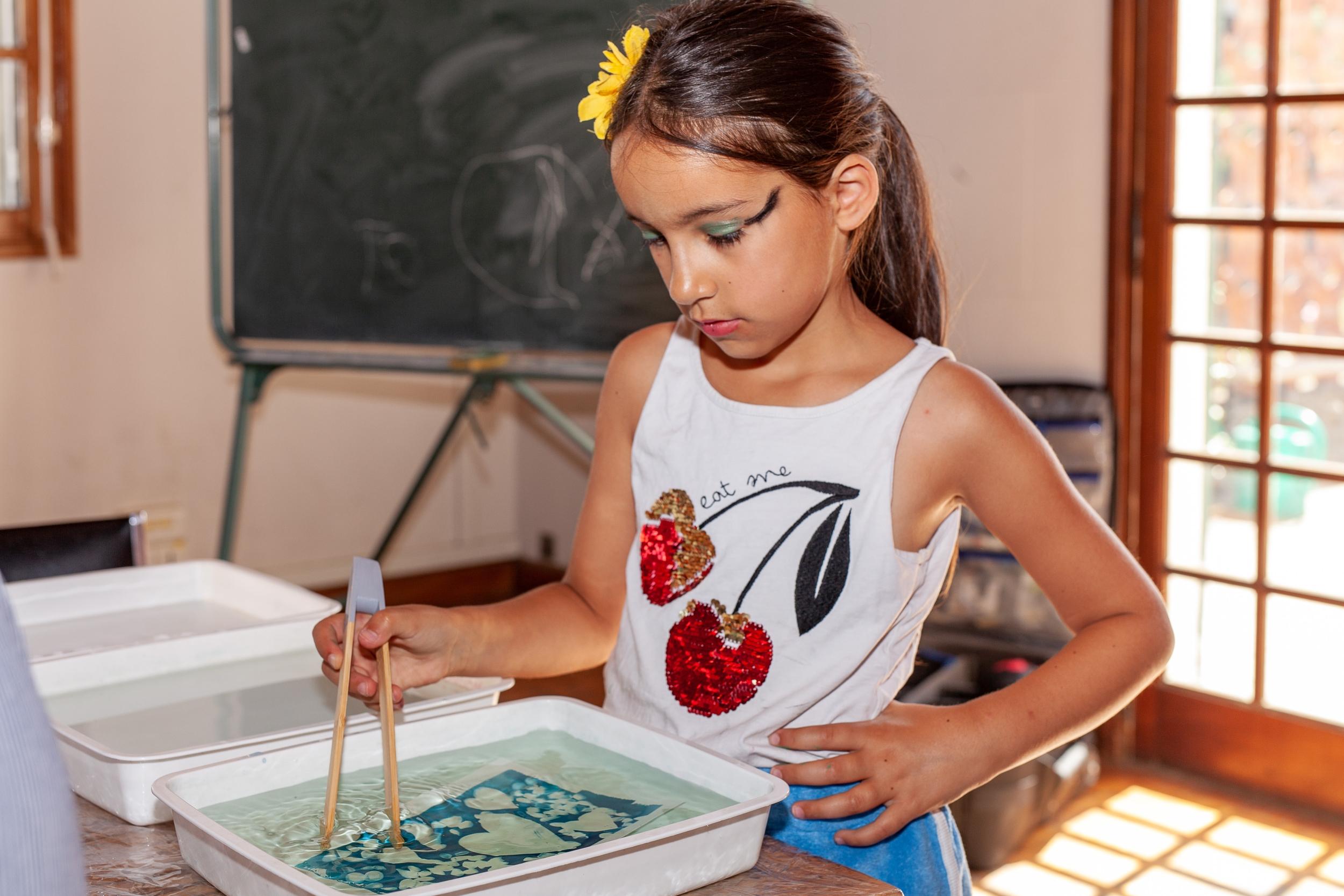 Réalisez vos cyanotypes en duo avec votre enfant, accompagnés de Pauline - Image n°11 - Wecandoo