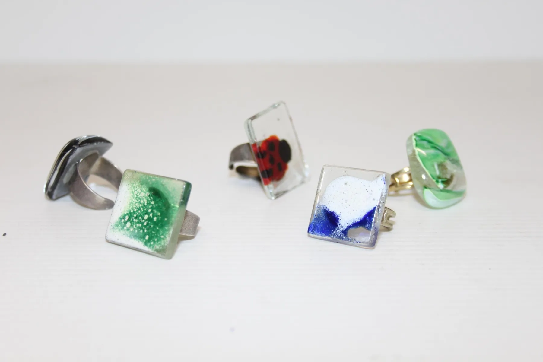 Créez vos bijoux uniques en verre fusing avec Jean-Pierre - Afbeelding nr. 1 - Wecandoo