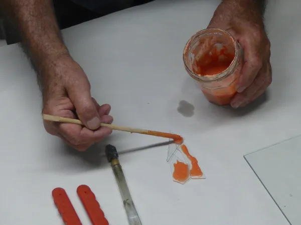 Créez vos bijoux uniques en verre fusing avec Jean-Pierre - Image n°2 - Wecandoo