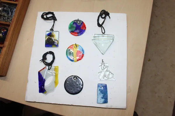 Créez vos bijoux uniques en verre fusing avec Jean-Pierre - Image n°5 - Wecandoo