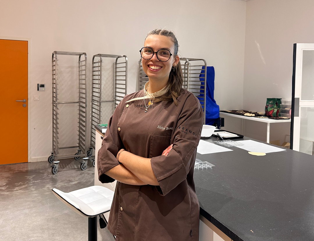 Confectionnez vos chocolats enrobés de praliné avec Pierre, Sandrine et leur équipe - Image n°8 - Wecandoo
