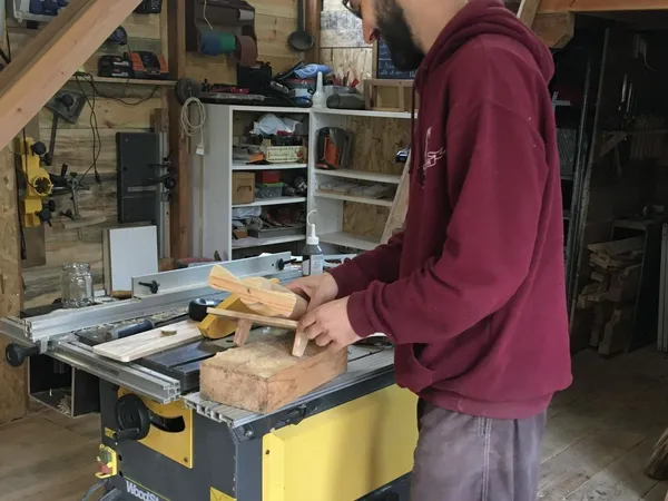 Fabriquez votre petit avion en bois avec David - Image n°4 - Wecandoo