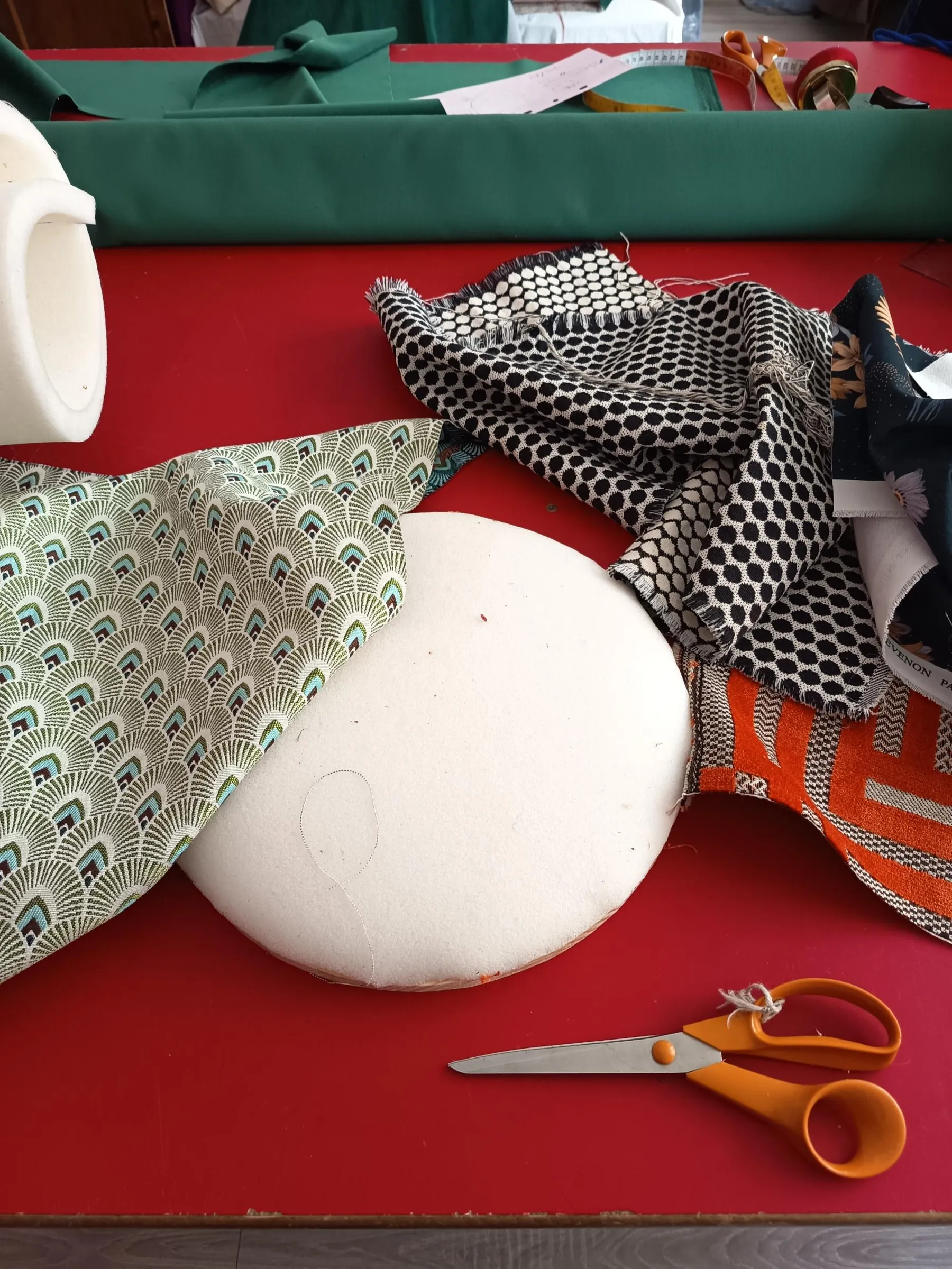 Tapissez votre tabouret avec Chrystèle - Afbeelding nr. 3 - Wecandoo