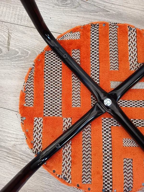 Tapissez votre tabouret avec Chrystèle - Image n°5 - Wecandoo