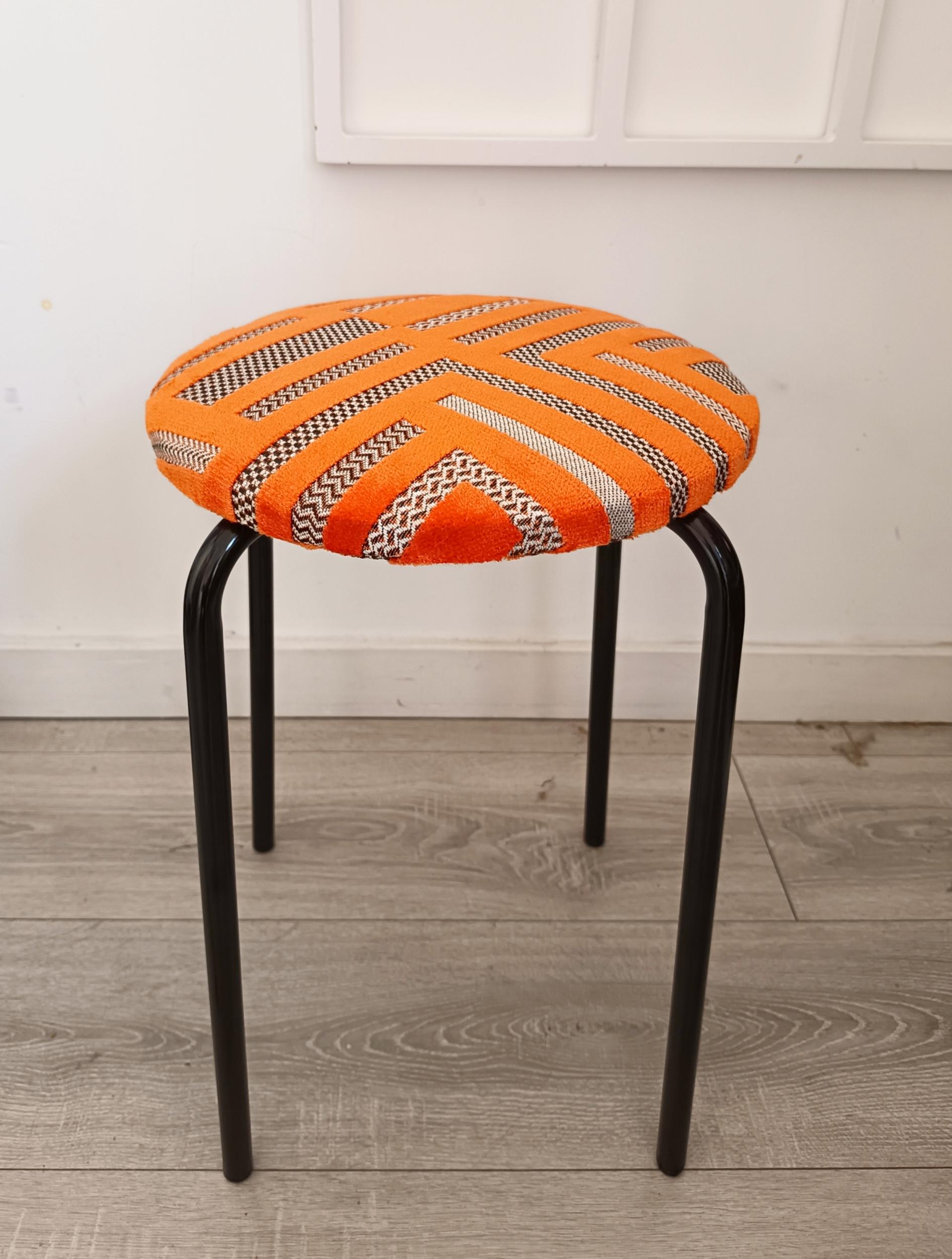 Tapissez votre tabouret avec Chrystèle - Image n°11 - Wecandoo