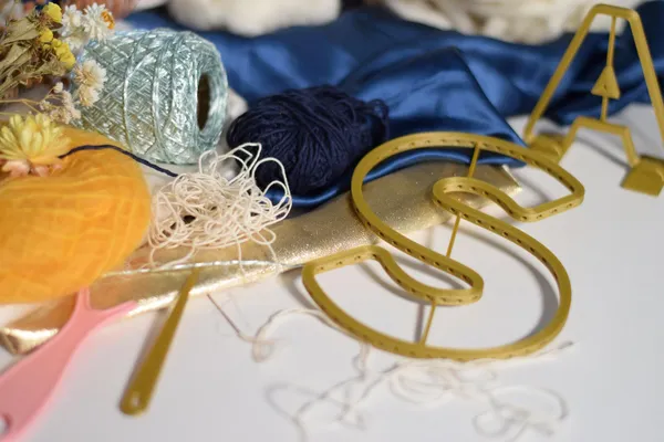 Créez votre lettre tissée et fleurie avec Morgane - Image n°2 - Wecandoo