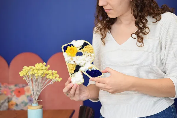 Créez votre lettre tissée et fleurie avec Morgane - Image n°4 - Wecandoo