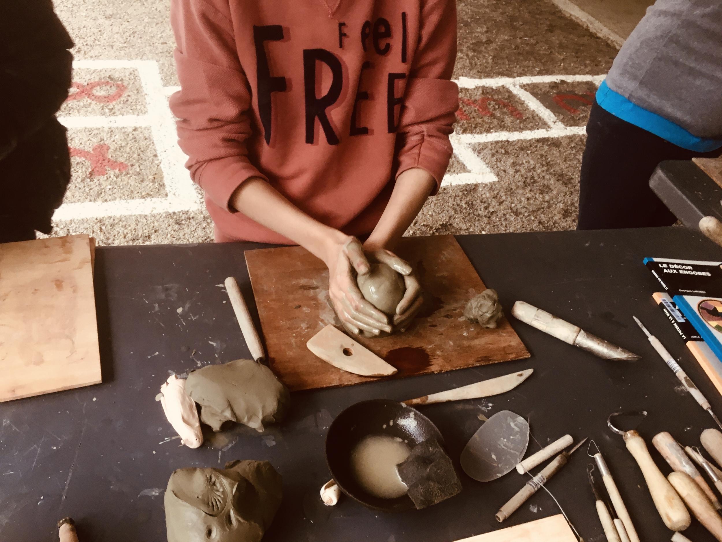 Décorez votre carreau de céramique en sgraffito avec Corinne - Image n°2 - Wecandoo