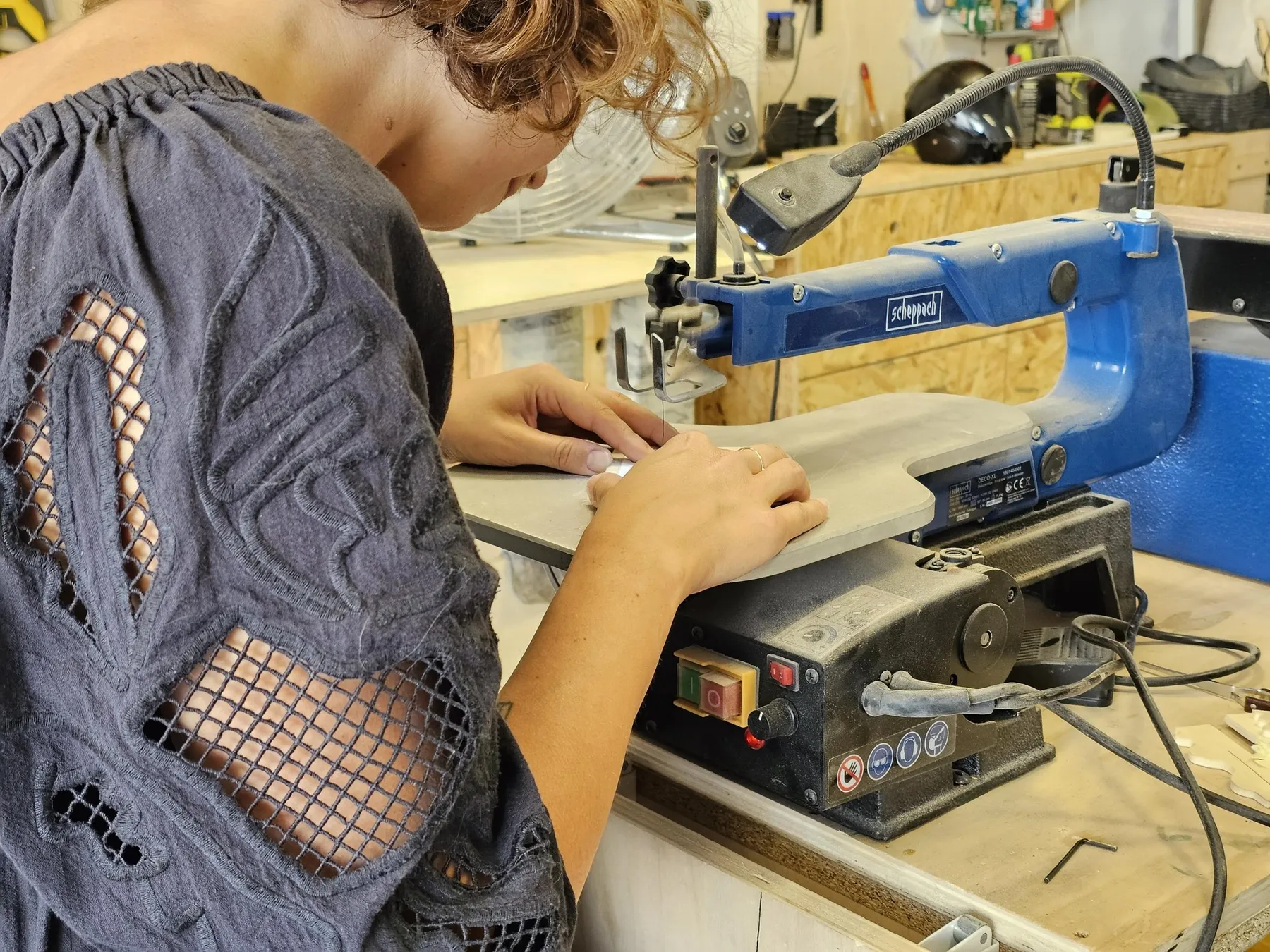 Réalisez votre table d’appoint en marqueterie bois avec Kévin - Image n°4 - Wecandoo