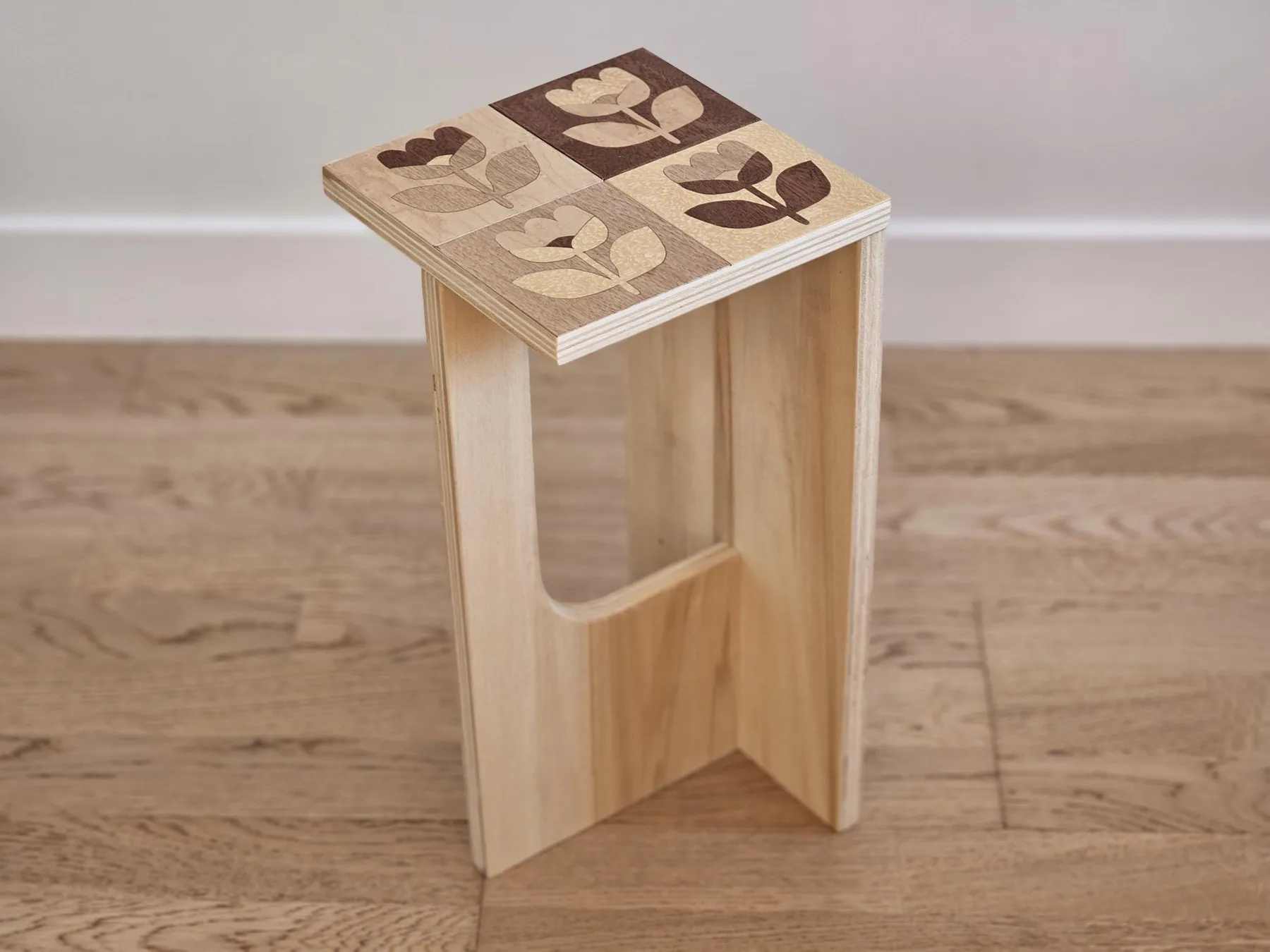 Réalisez votre table d’appoint en marqueterie bois avec Kévin - Image n°1 - Wecandoo