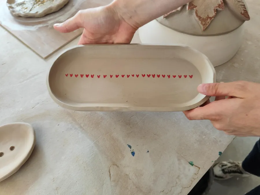 Découvrez la peinture sur céramique avec Monika - Image n°1 - Wecandoo