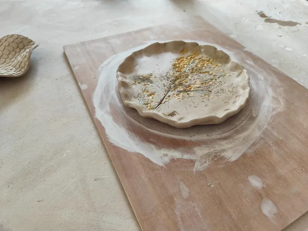 Découvrez la peinture sur céramique avec Monika - Image n°3 - Wecandoo