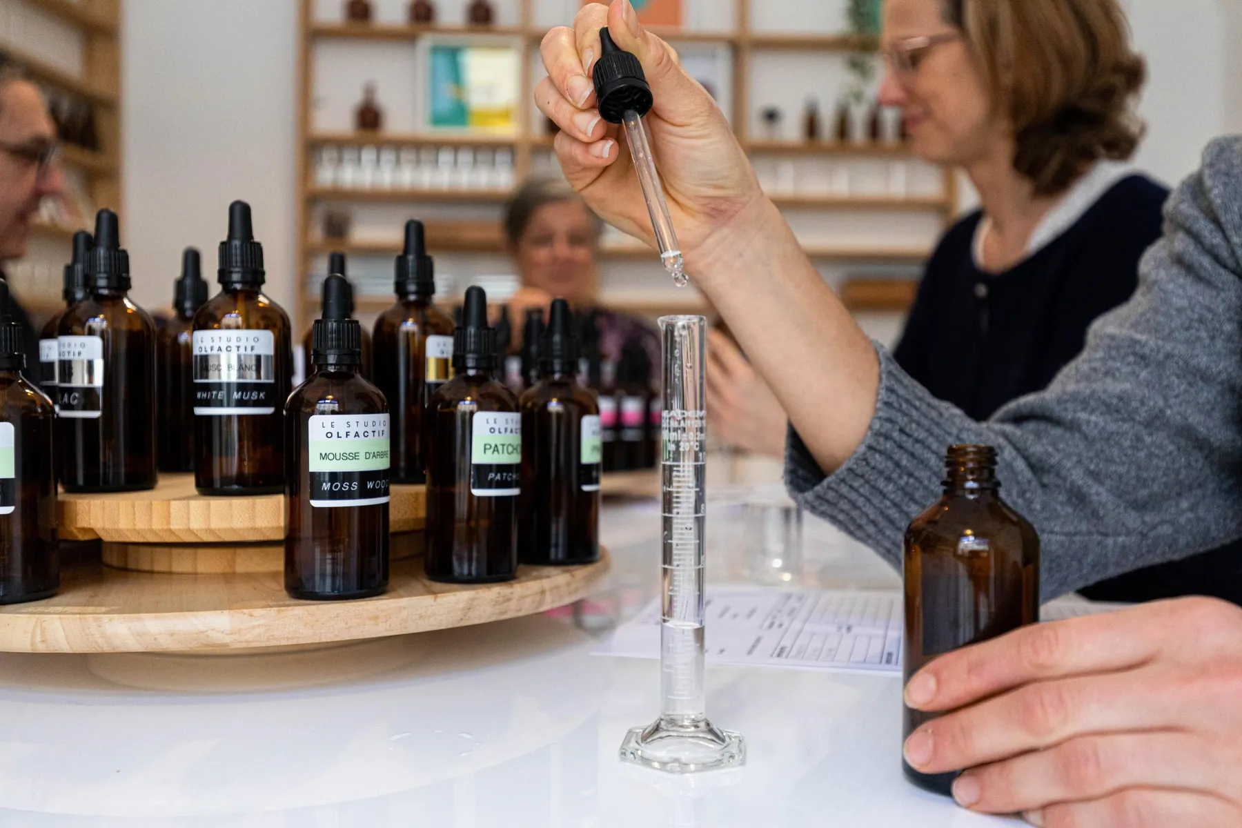 Créez votre parfum en famille avec Aurélie - Image n°1 - Wecandoo