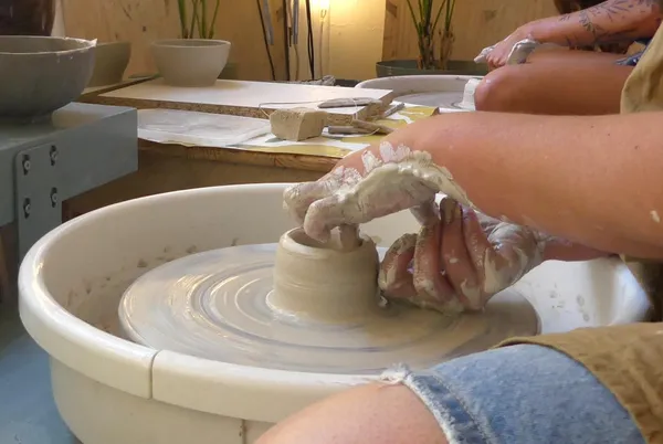 Initiez-vous au tour de potier avec Maxine - Afbeelding nr. 4 - Wecandoo