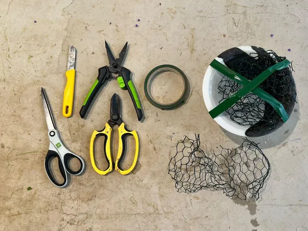 Créez votre composition florale piquée et sans mousse avec Romain et son équipe - Afbeelding nr. 2 - Wecandoo