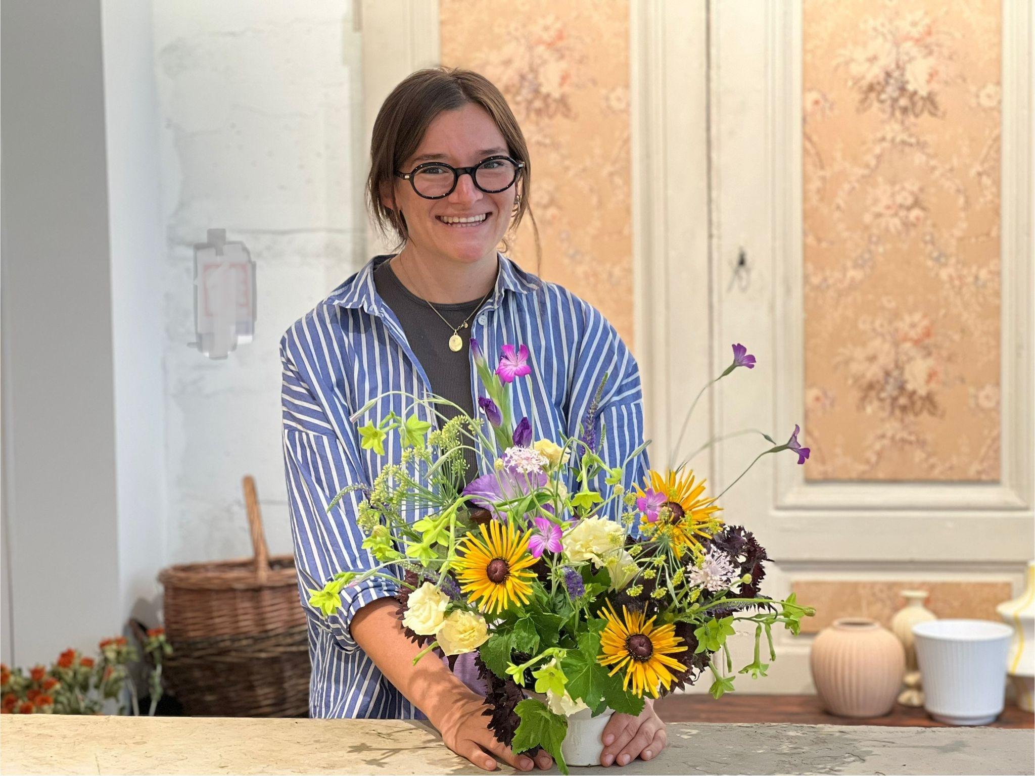 Créez votre composition florale piquée et sans mousse avec Romain et son équipe - Image n°5 - Wecandoo