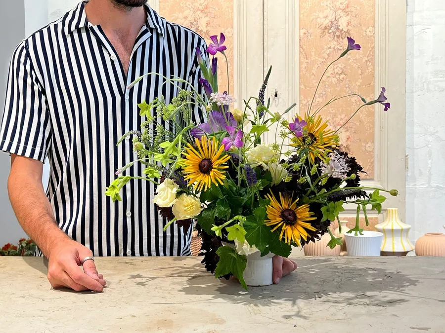 Créez votre composition florale piquée et sans mousse avec Romain et son équipe - Afbeelding nr. 1 - Wecandoo