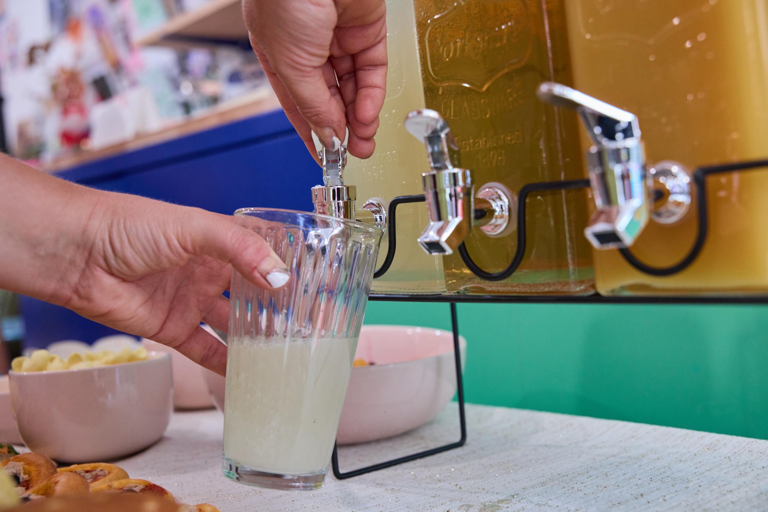 Découvrez la broderie autour d'un apéro avec Janis - Image n°4 - Wecandoo