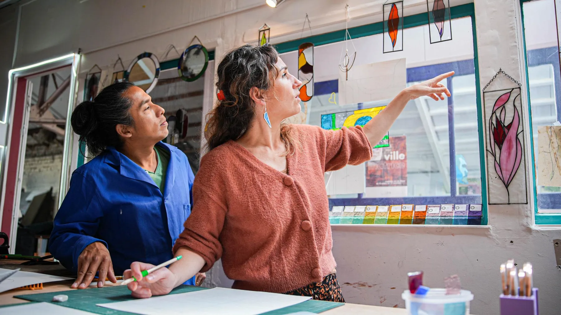 Réalisez votre suspension en vitrail colorée avec Diane, à Lille - Afbeelding nr. 1 - Wecandoo