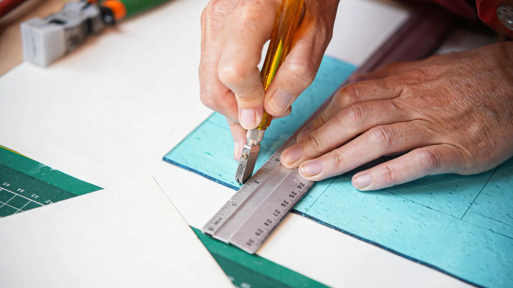 Réalisez votre miroir en vitrail avec Diane, à Lille - Image n°1 - Wecandoo