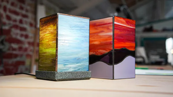 Réalisez votre luminaire en vitrail Tiffany sur une journée avec Diane, à Lille - Image n°3 - Wecandoo