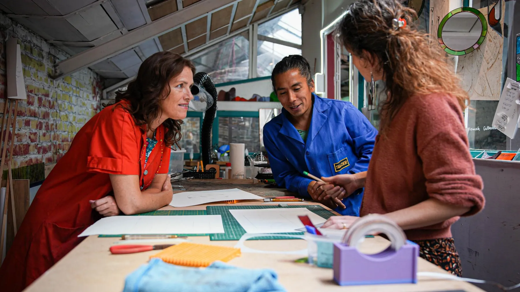 Réalisez votre luminaire en vitrail Tiffany sur une journée avec Diane, à Lille - Image n°1 - Wecandoo