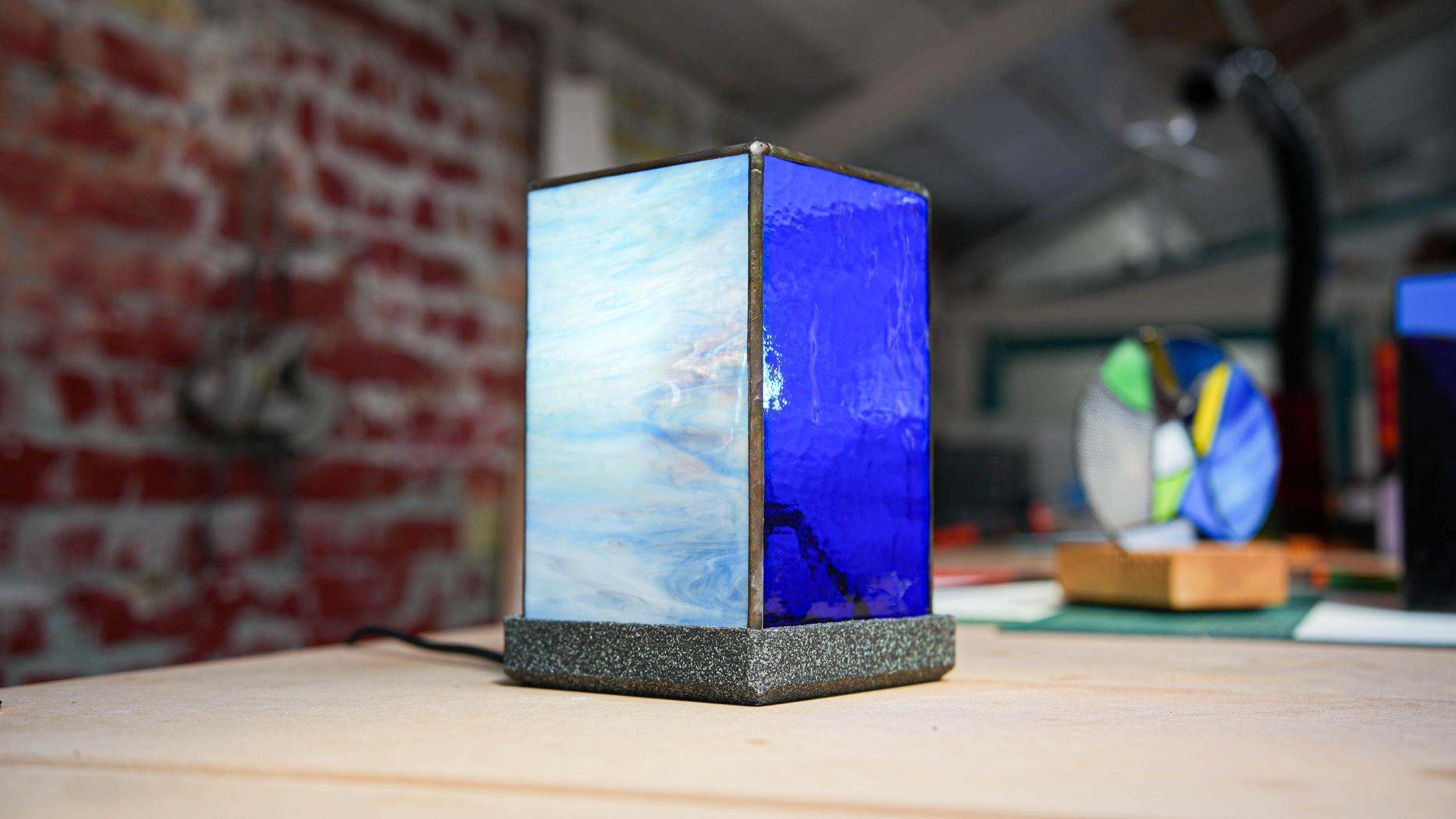 Réalisez votre luminaire en vitrail sur un jour