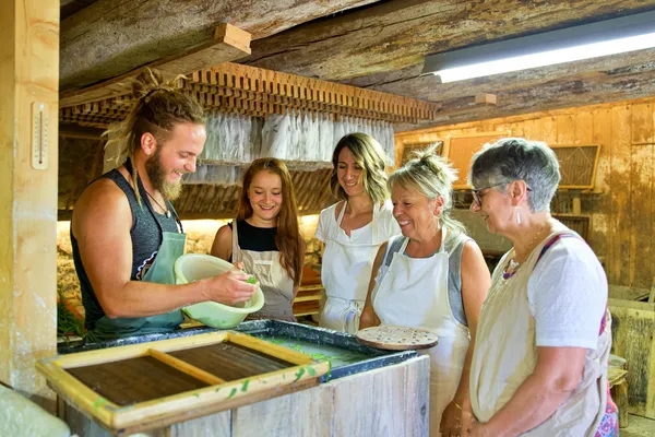 Fabriquez votre papier artisanal sur une journée avec Etienne - Afbeelding nr. 2 - Wecandoo