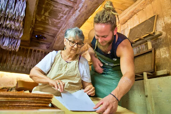 Fabriquez votre papier artisanal sur une journée avec Etienne - Afbeelding nr. 3 - Wecandoo